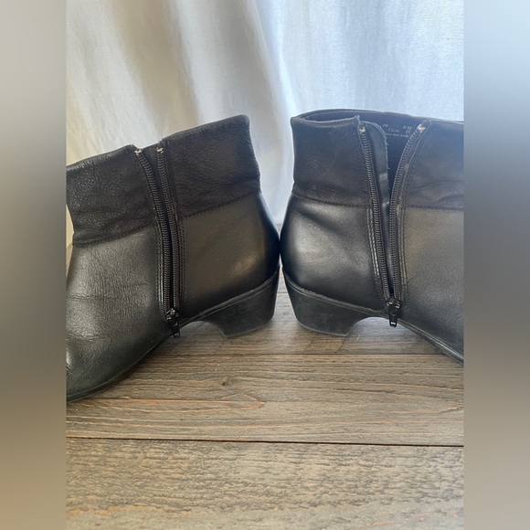 Clarks Bendables Black Leather Ankle Zip Boots Women's 9W Style 62423 - Picture 6 of 10